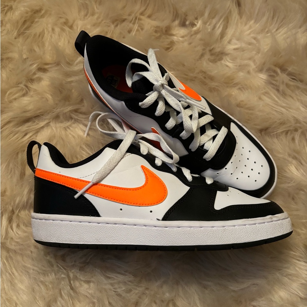 Like new Nike Kids Court Borough Low
